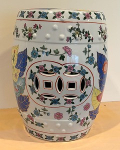 lot 27 image: Gorgeous Chinese Garden Bench
