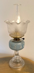 lot 85 image: Vintage Cathedral Glass Lamp