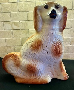lot 13 image: Vintage Staffordshire Pottery Spaniel Figurine with Glass Eyes