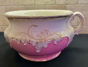 lot 93 image: Gorgeous Vintage Chamber Pot