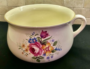 lot 96 image: Vintage Crown Devon Chamber Pot