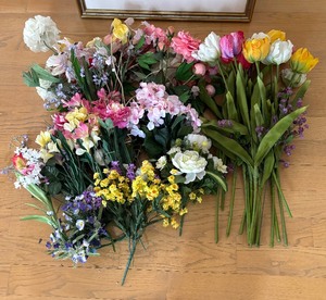 lot 141 image: Fabulous Faux Florals
