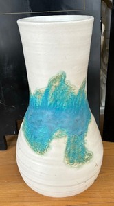 lot 144 image: Pretty Artisan Made Pottery Vase by Penny