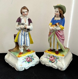 lot 148 image: Two Vintage Victorian Figurines