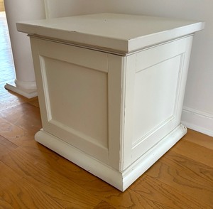lot 160 image: White Storage Cube Table  Pedestal