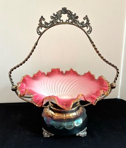 lot 185 image: Antique Glass Brides Basket