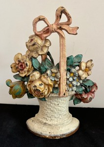 lot 191 image: Vintage Floral Cast Iron Floral Design Door Stop