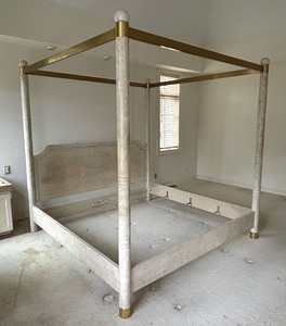 lot 19 image: Vintage Canopy Poster King Bed Frame
