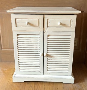 lot 193 image: Charming White Distressed Cabinet