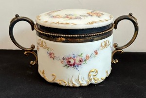 lot 204 image: Antique Pairpoint Glass Powder Jar