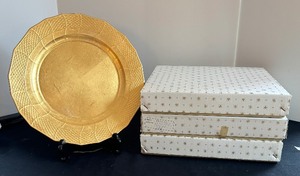 lot 205 image: Twelve 13 Baroque Gold Leaf Chargers