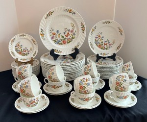 lot 22 image: Aynsley Cottage Garden Dinnerware