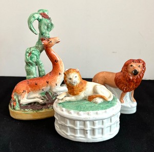 lot 208 image: Vintage Animal Motif Figurines and Trinket Dish