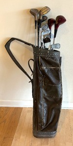 lot 222 image: Vintage Golf Bag with Clubs