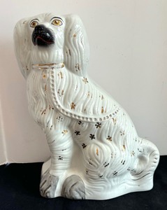 lot 224 image: Vintage Staffordshire Dog Figurine