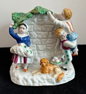 lot 227 image: Darling Vintage Planter