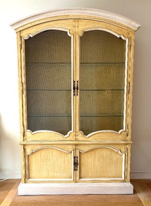 lot 6A image: Charming Vintage Hutch Cabinet