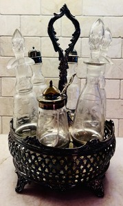 lot 163 image: Vintage Late 19th Century English Electroplated  Silver Cruet Set