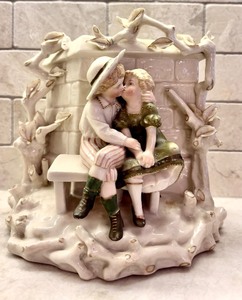 lot 164 image: Kissing Couple American Bisque Figure Planter  Vase