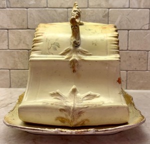 lot 174 image: Vintage Hand Painted Cheese Dish