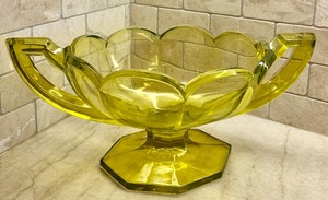 lot 103 image: Gorgeous Vintage Green Double Handled Bowl
