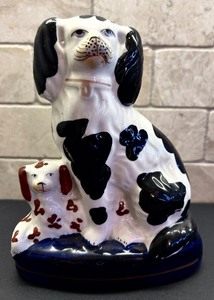 lot 235 image: Vintage Staffordshire Spaniel with Puppy
