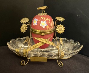 lot 261 image: Beautiful Antique Art Neuvo Egg Trinket Dish