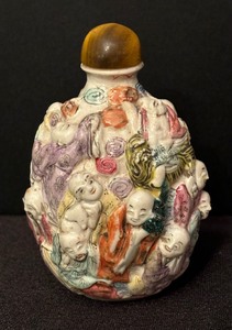 lot 262 image: Vintage Chinese Famille Rose Immortals Snuff Bottle
