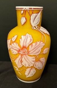 lot 269 image: Vintage Thomas Webb and Sons Vase