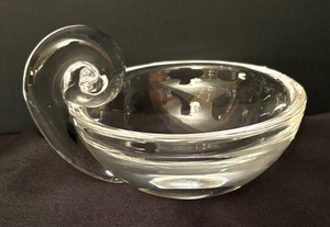 lot 279 image: Stuben Crystal Nut Bowl