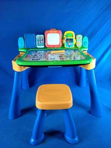lot 26 image: VTech Explore and Write Activity Desk - Blue