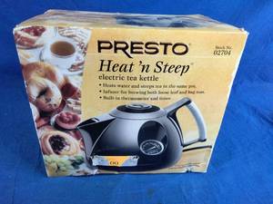 lot 34 image: Presto 02704 Electric Tea Kettle