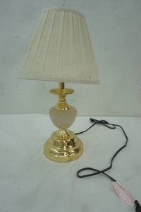 lot 9 image: Lamp