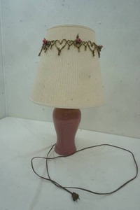 lot 10 image: Lamp