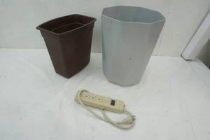 lot 12 image: Wastebaskets, power strip