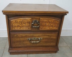 lot 14 image: Night stand