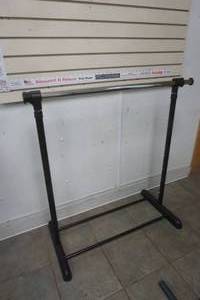 lot 18 image: Garment rack