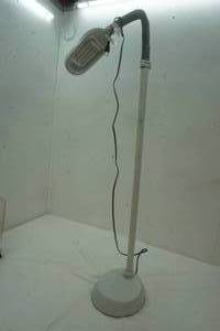 lot 19 image: Bell Howell reading lamp