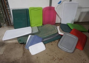 lot 53 image: Tote lid lot variety of tote lids