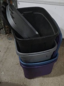 lot 54 image: 5 totes and matching lids