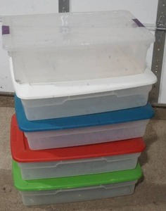 lot 61 image: 5 totes and matching lids