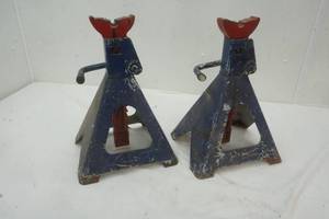 lot 75 image: larger jack stands