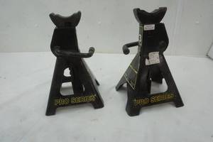 lot 76 image: jack stands 3 tons