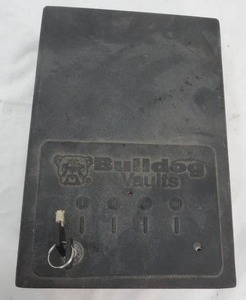 lot 99 image: Bulldog vault 1x4-6 with key
