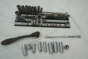 lot 106 image: ratchets and sockets lot