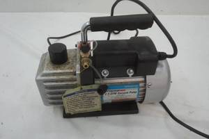 lot 133 image: Pittsburgh 2.5 CFM Vacuum Pump