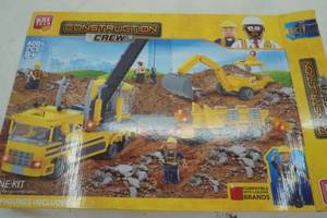 lot 141 image: NEW IN BOX Block Tech Construction Crew 600pcs