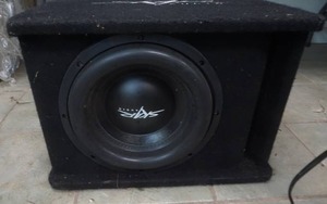 lot 148 image: Skar Audio subwoofer SDR1X1202