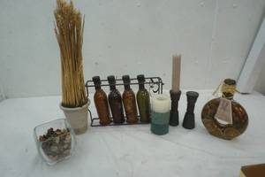 lot 158 image: Home Decor Lot