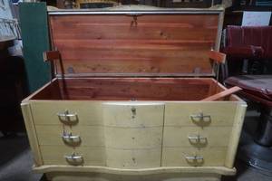 lot 192 image: Lane cedar chest